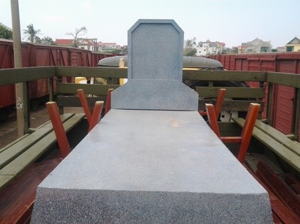 Nắp mộ nghi Lễ được đặt trên xe chở tiêu binh